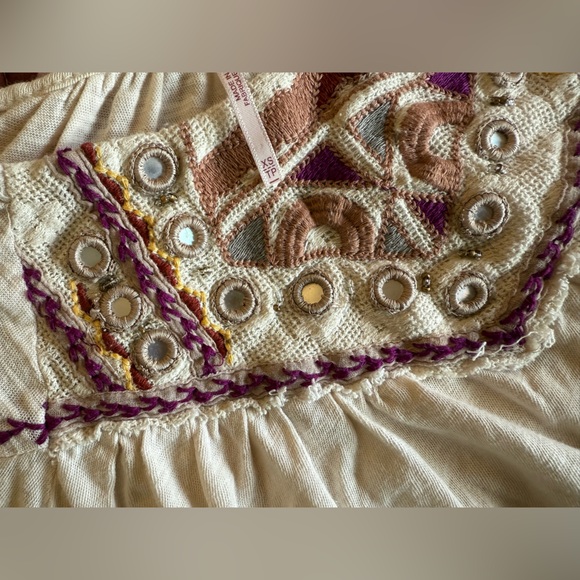 FREE PEOPLE Ivory 3/4 Balloon Sleeve Boho Embroidered raw hem peasant top - Picture 8 of 8